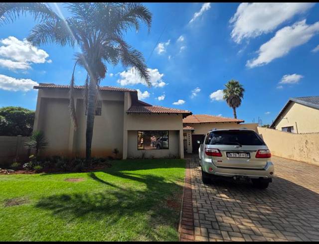 4 BEDROOM HOUSE FOR SALE IN EIKE PARK